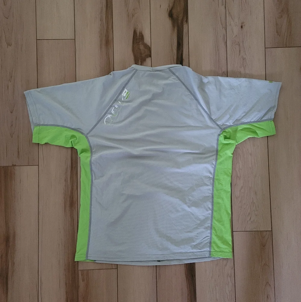 O'Neill Light Gray Rash Guard - Picture 3 of 3